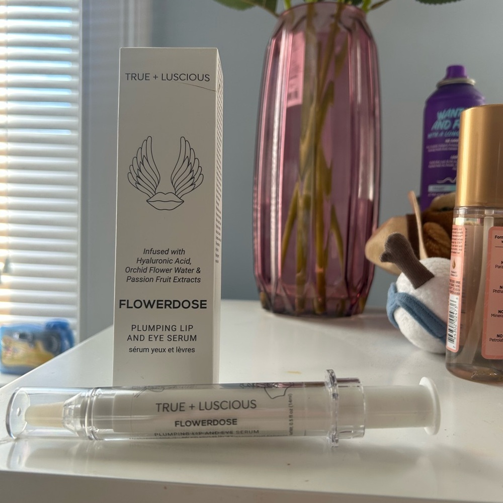 True and Luscious Flowerdose Lip Plumping & Eye Serum - Picture 2 of 4